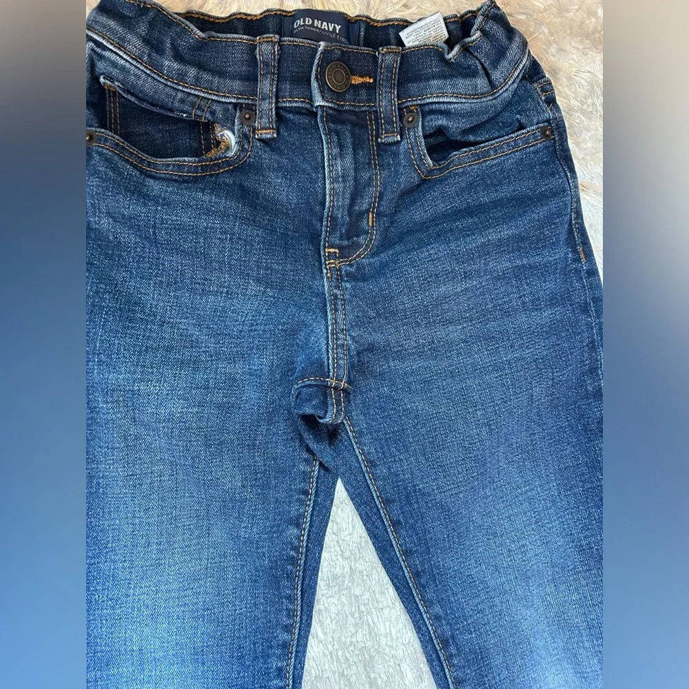 Lot of 3 pair of kids jeans.  Includes two pair of size 6 & a pair of size 7. - Picture 5 of 15